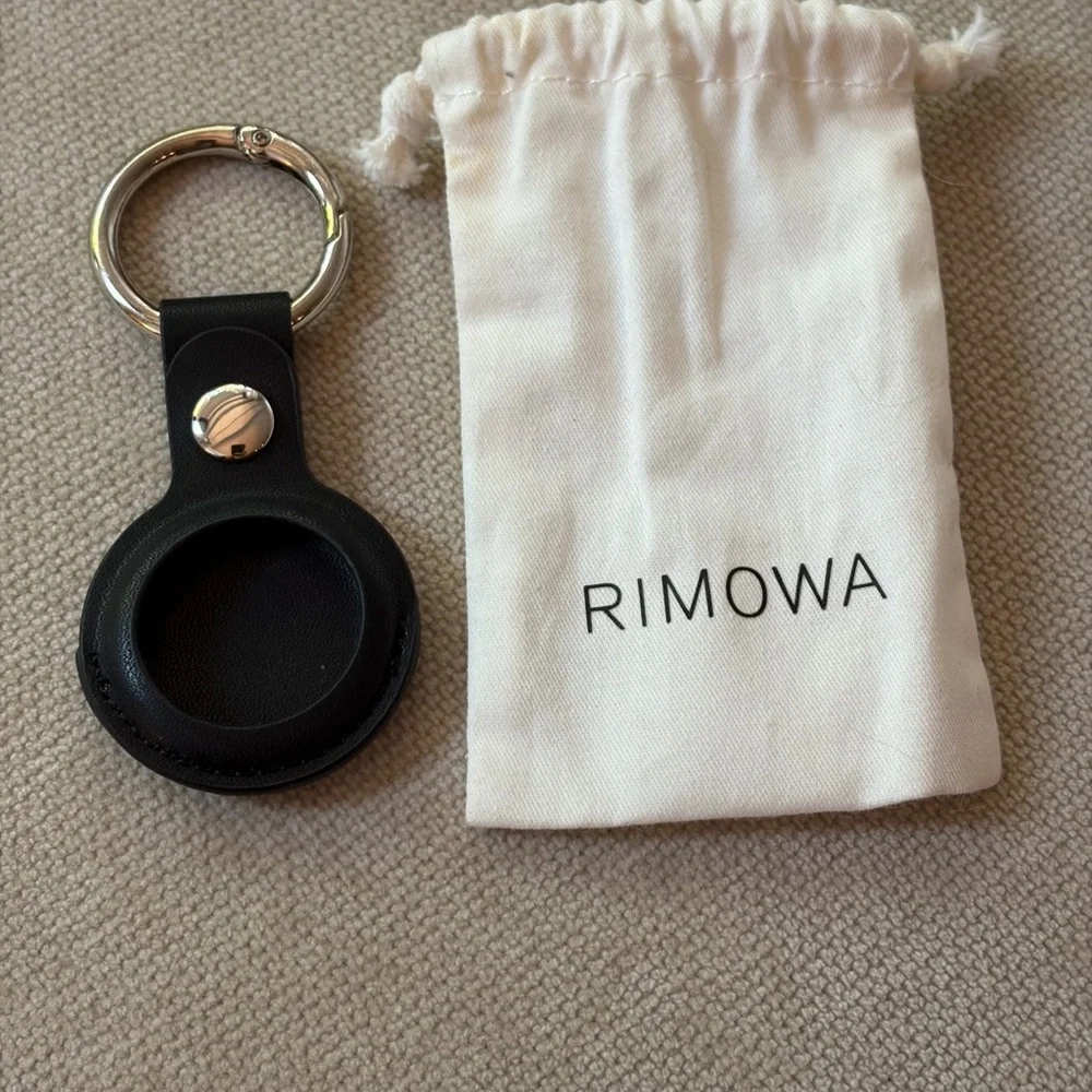 RIMOWA Black Leather AirTag Key Ring with 1898 Globe Logo